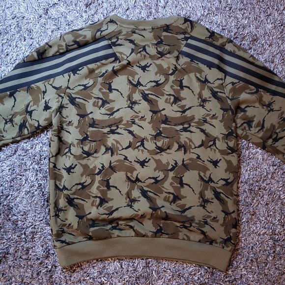 SOLD - adidas Men's Sportswear Future Icons Camo Graphic Sweatshirt - Picture 9 of 10